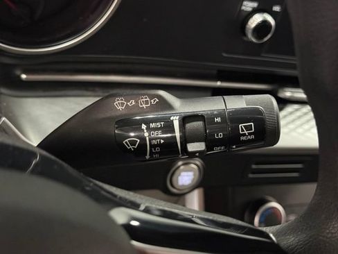 Used 2023 Kia Carnival LX FWD image 15