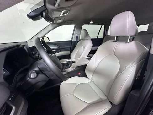 Used 2024 Toyota Grand Highlander AWD image 24