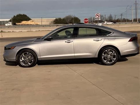 Certified 2025 Honda Accord EX-L image 4