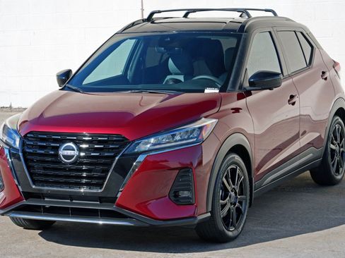 Used 2023 Nissan Kicks SR w/ SR Premium Package FWD image 43