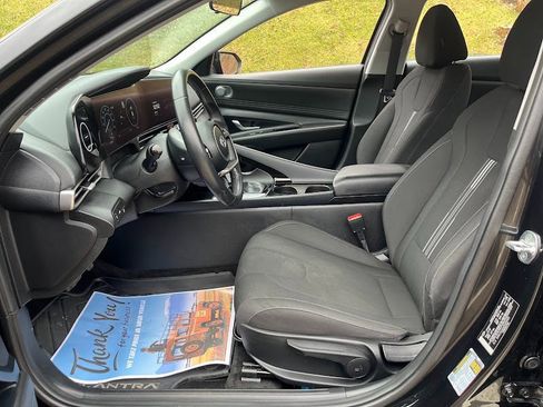 Used 2023 Hyundai Elantra SEL w/ Convenience Package image 8