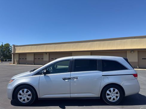 Used 2014 Honda Odyssey LX image 4