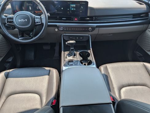 Certified 2026 Kia Carnival FWD image 10