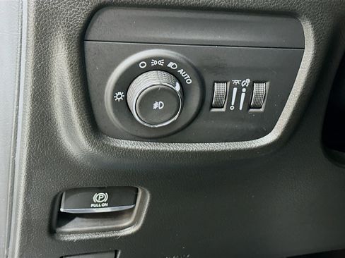 Used 2024 Jeep Grand Cherokee Limited w/ Luxury Tech Group II image 10