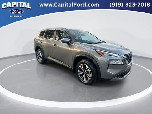 Used 2023 Nissan Rogue SV image 2