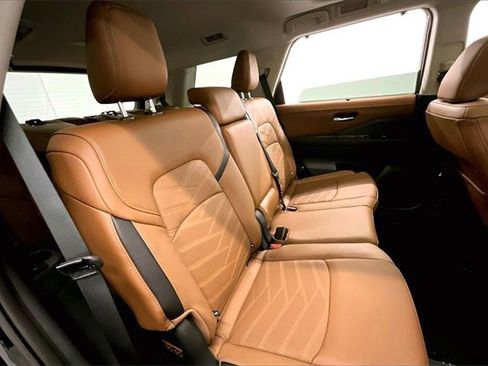 New 2025 Nissan Pathfinder Platinum image 32