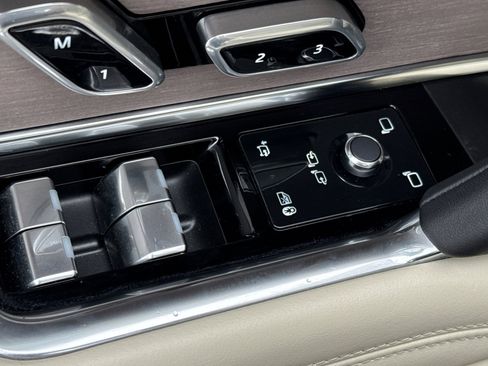 Used 2023 Land Rover Range Rover SE image 11
