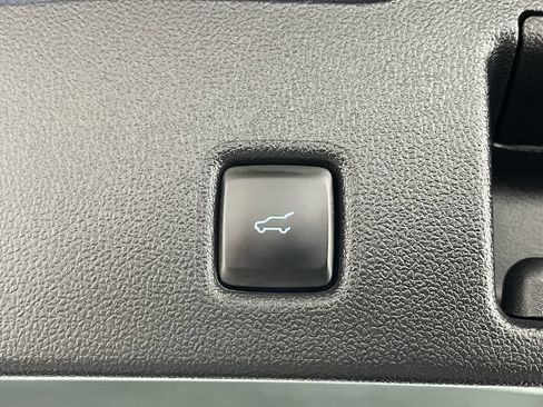 Certified 2020 Ford Escape Titanium AWD/4WD image 32