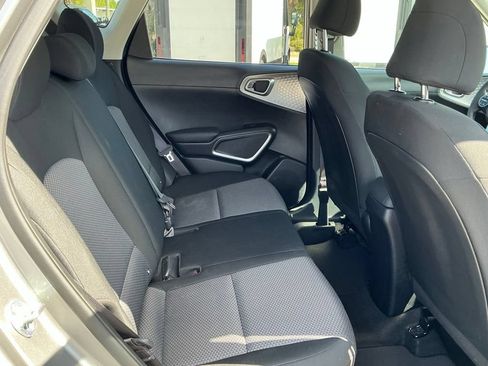 Used 2025 Kia Soul LX w/ LX Technology Package FWD image 21