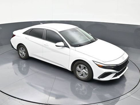 Used 2024 Hyundai Elantra SE FWD image 18