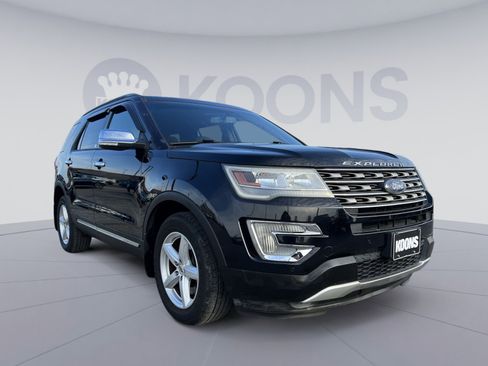 Used 2016 Ford Explorer XLT w/ Equipment Group 202A image 10