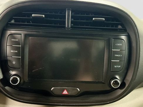 Used 2023 Kia Soul LX w/ LX Technology Package FWD image 18