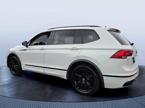 Used 2022 Volkswagen Tiguan SE R-Line image 4