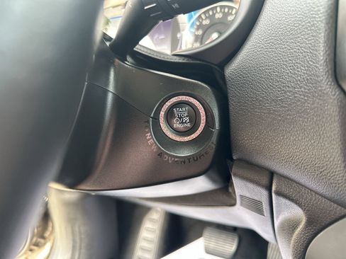 Used 2019 Jeep Renegade Latitude w/ Cold Weather Group AWD/4WD image 17