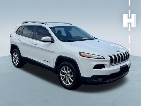 Used 2016 Jeep Cherokee Latitude w/ Cold Weather Group AWD/4WD image 1