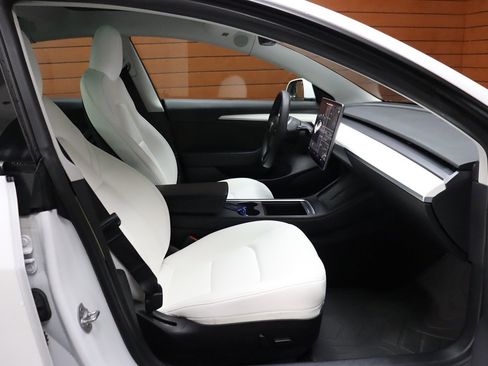 Used 2022 Tesla Model 3 Standard Range image 63