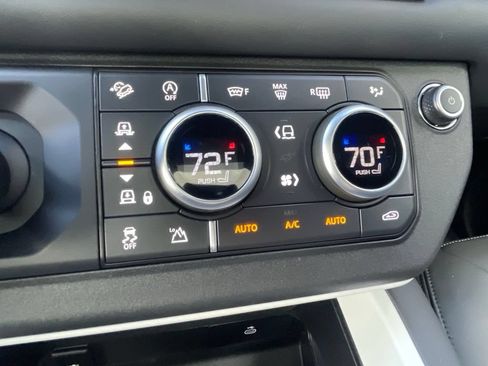 Used 2025 Land Rover Defender 130 X-Dynamic SE AWD/4WD image 24