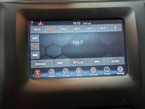 Used 2019 Jeep Cherokee Latitude Plus w/ Cold Weather Group image 19