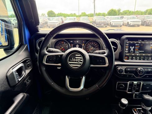 Used 2020 Jeep Gladiator Overland w/ Dual Top Group AWD/4WD image 14