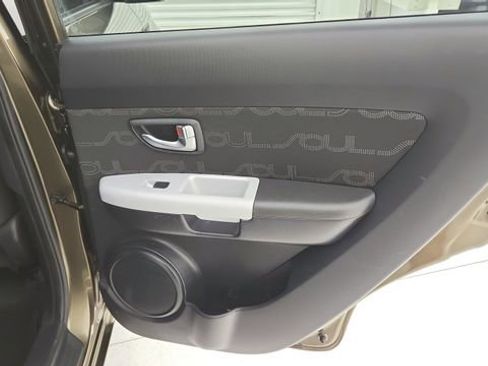 Used 2012 Kia Soul + w/ Audio Pkg image 22