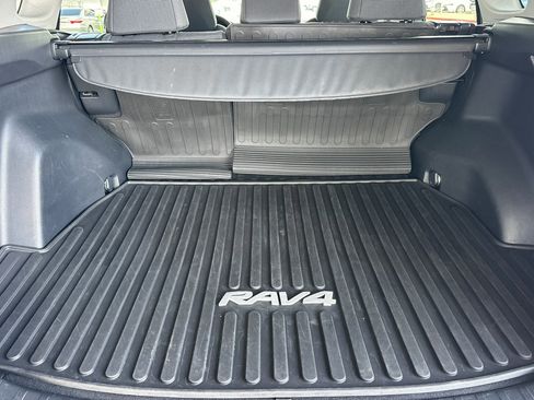 Used 2021 Toyota RAV4 LE image 15