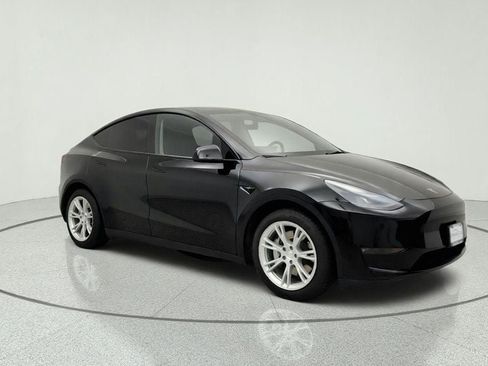 Used 2023 Tesla Model Y Long Range AWD/4WD image 3