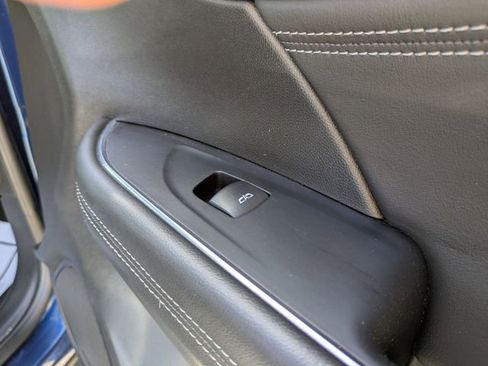 Used 2023 Buick Envision Essence image 35