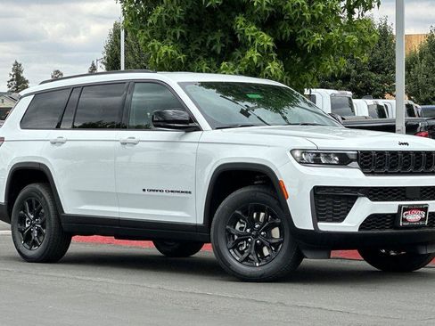 New 2026 Jeep Grand Cherokee L 4WD image 2