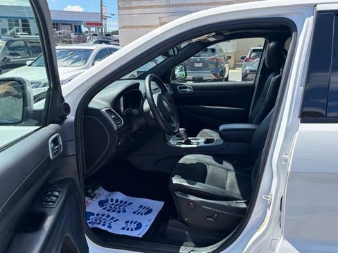 Used 2019 Jeep Grand Cherokee Altitude AWD/4WD image 14