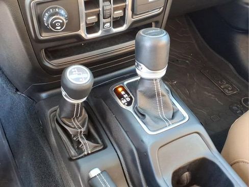 Used 2022 Jeep Gladiator Overland w/ Popular Equipment Package image 11