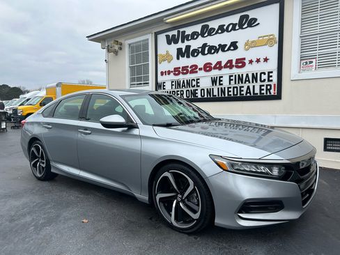 Used 2018 Honda Accord Sport image 2