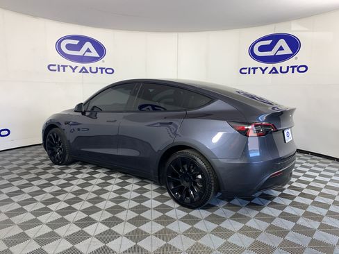 Used 2022 Tesla Model Y Long Range AWD/4WD image 5