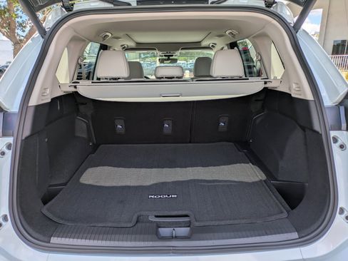 Used 2025 Nissan Rogue SV w/ SV Premium Package FWD image 10