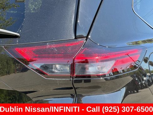 Used 2024 Nissan Rogue SL AWD/4WD image 51