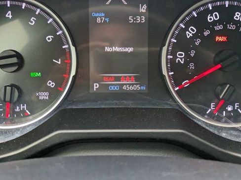 Used 2020 Toyota RAV4 XLE w/ Convenience Package FWD image 27