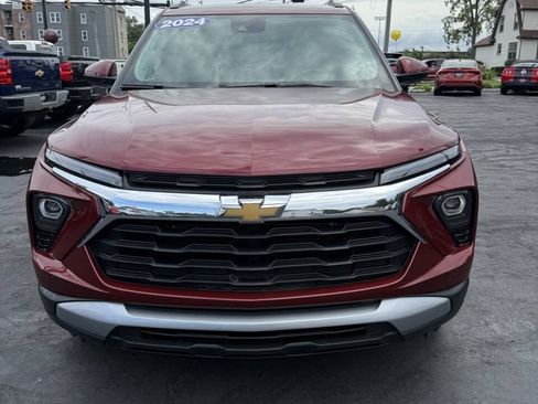 Used 2024 Chevrolet TrailBlazer LT w/ Convenience Package FWD image 2