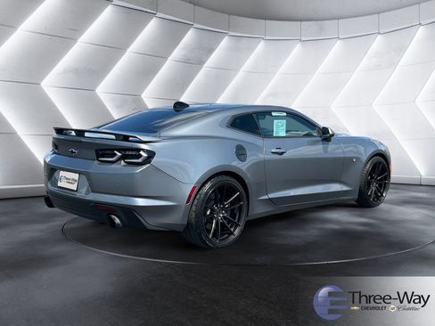 Used 2020 Chevrolet Camaro SS RWD image 5