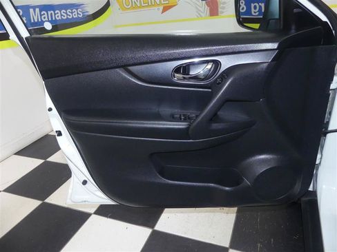 Used 2017 Nissan Rogue SV AWD/4WD image 21