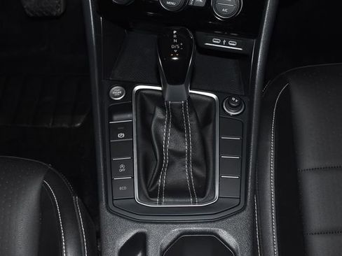 Used 2024 Volkswagen Jetta SE image 18