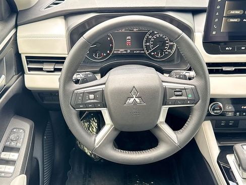 Used 2025 Mitsubishi Outlander SE AWD/4WD image 23
