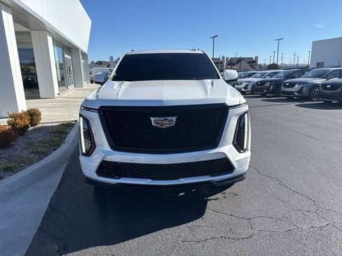 Used 2025 Cadillac Escalade V image 8