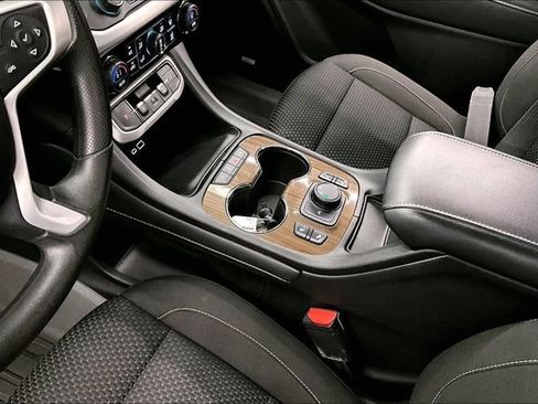 Used 2023 GMC Acadia SLE w/ Driver Convenience Package FWD image 17