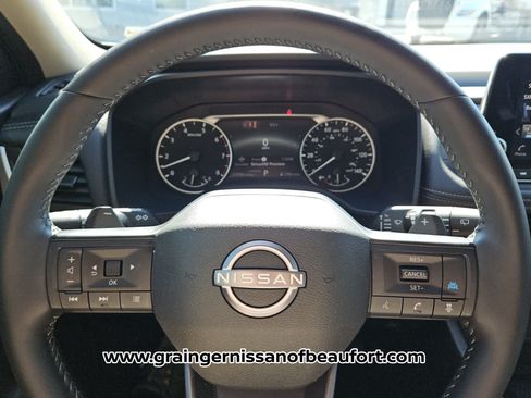 Used 2026 Nissan Rogue SV FWD image 11