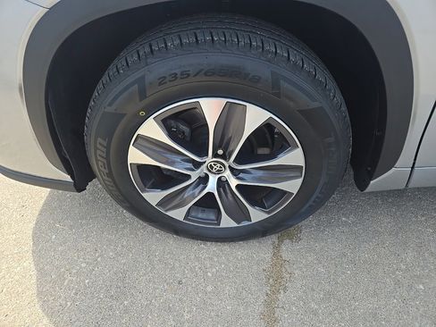 Used 2022 Toyota Highlander XLE image 31