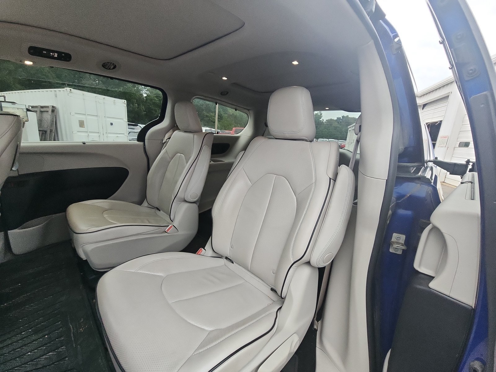 Used 2019 Chrysler Pacifica Limited w/ Advanced Safetytec Group FWD image 20