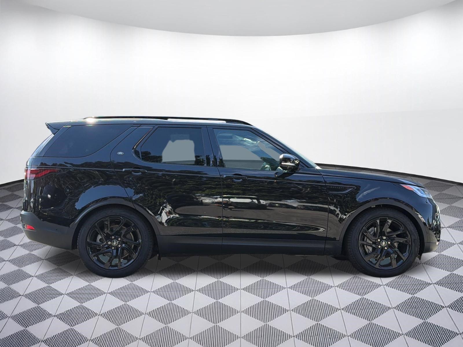 Used 2025 Land Rover Discovery S AWD/4WD image 8