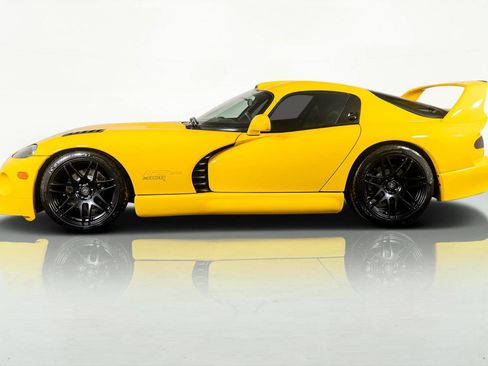 Used 2001 Dodge Viper GTS image 15