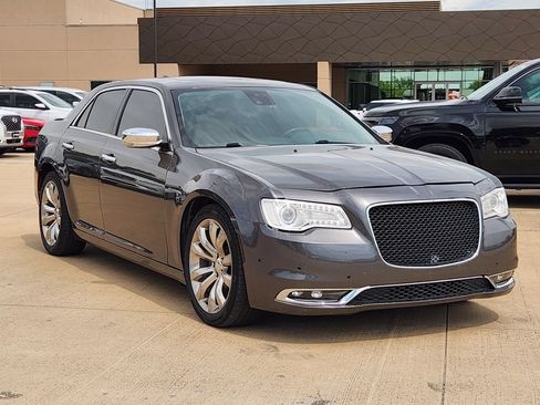 Used 2019 Chrysler 300 Limited w/ Safetytec Plus Group RWD image 3