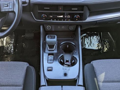 Used 2023 Nissan Rogue SV image 20