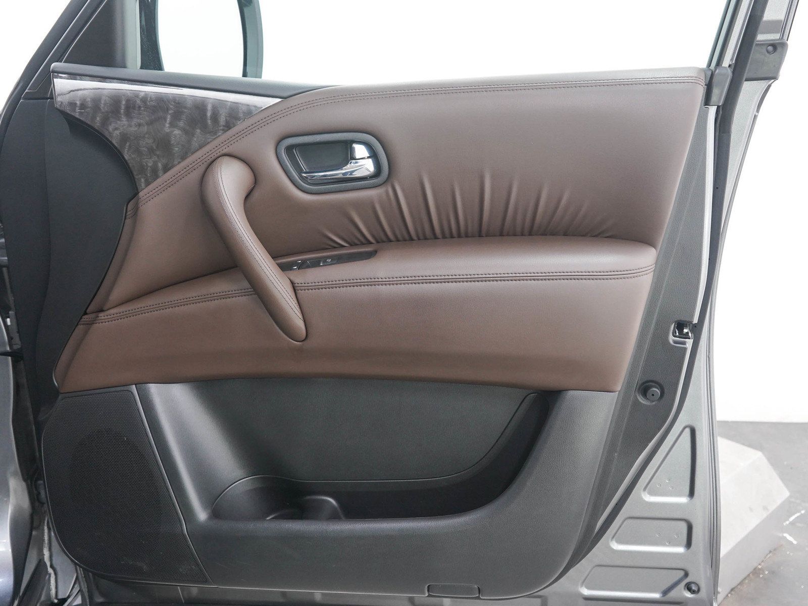 Used 2022 Nissan Armada Platinum w/ Captain's Chairs Package AWD/4WD image 12